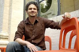 dave-eggers - via Daymix