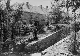 Auschwitz Picture: Gas Chamber - via Daymix