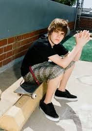 how old is justin bieber now - via Daymix