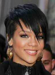 Edgy Hairstyle Rihanna - via Daymix