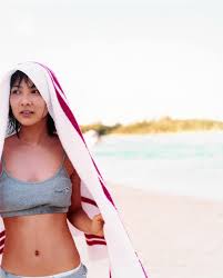 谷村美月の際どい水着画像