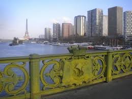 seine の高層ビル街と、遠く