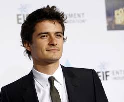 Image <b>Orlando Bloom</b> poses at the Mentor <b>...</b> Picture