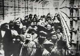 Auschwitz - via Daymix