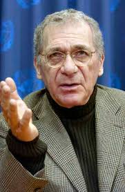 Director Sydney Pollack speaking at 