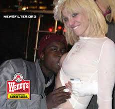 courtney  suck  tit     b       