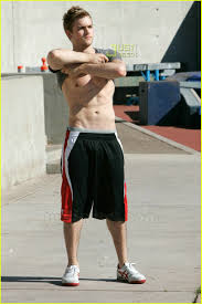 For more visit Just Jared's - via Daymix