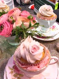 tea party cupcakes (for bridal - via Daymix
