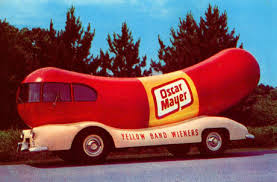 Oscar Wienermobile - via Daymix