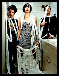 Yeah Yeah Yeahs Image Yeah Yeah Yeahs picture by beautifulsickness   Photobucket Picture 6