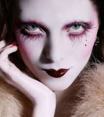 "MAKEUP ART COSMETICS" - via Daymix