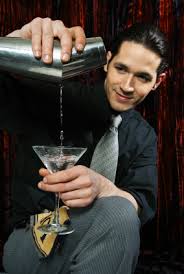 Bartender at work - via Daymix
