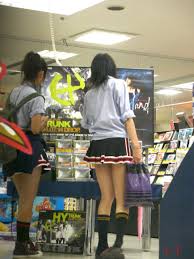 ミニスカート+生足
