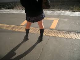女子高生の太もも盗撮＝足立区
