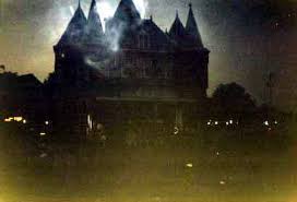 these haunted houses - via Daymix