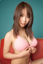 西田麻衣 インタビューと水着