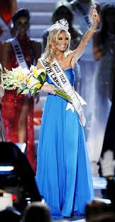 Miss USA 2009 winner Kristen - via Daymix