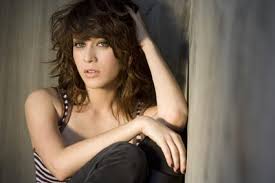 Lizzy Caplan Gossip