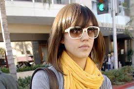 Jessica Alba hair cut style - via Daymix