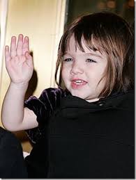Suri Cruise can't get enough - via Daymix