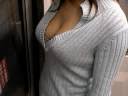 着衣巨乳の谷間 in日常