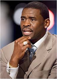 HOF WR Irvin Discusses Favre's - via Daymix