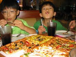 Pizza pizza pizza hut! - via Daymix