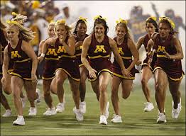 Minnesota's cheerleaders - via Daymix