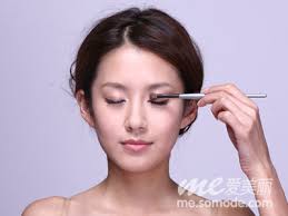 韩国美人红唇妆STEP1