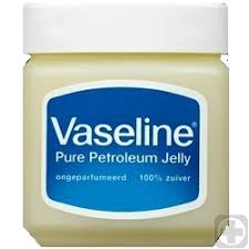 10 Cosmetic Uses for Vaseline - via Daymix