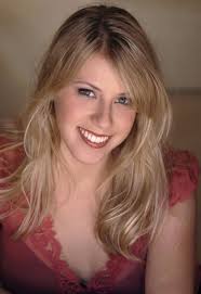 Jodie Sweetin (Full House) - via Daymix