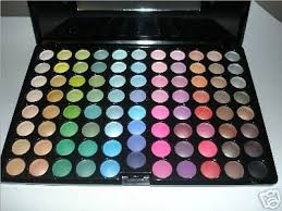 How to Apply Eye Shadow - via Daymix