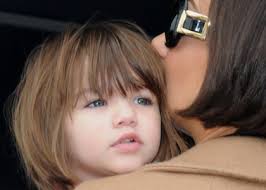Suri Cruise 1 - via Daymix