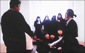 地域女子高体罰」動画で、