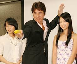 草刈正雄：パパは「再共演したい」…娘は拒否 「0093女王陛下の草刈 ...