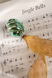 live holiday music during