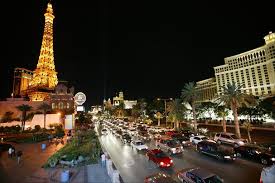 las-vegas-strip-paris - via Daymix