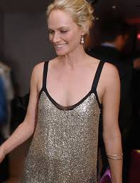 Image More about: Amber Valletta Picture