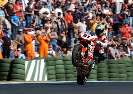   wsbk   r21 bayliss wheelie jpg