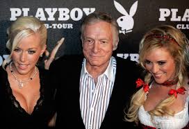 Hugh Hefner and girlfriends - via Daymix