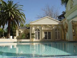 SRKs house 11 Shahrukh Khans