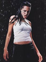 hola  Angelina Jolie Biography  