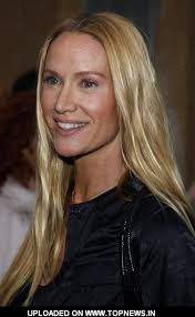 Kelly Lynch