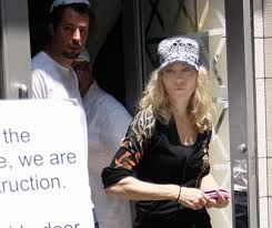 Image <b>Madonna</b> attends Kabbalah Picture