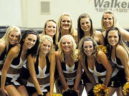 for the cheerleaders. - via Daymix