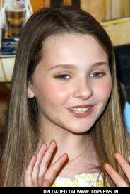 Abigail Breslin Photos - via Daymix