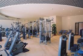 church: gym or football team? - via Daymix