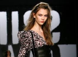 Shoulder Pads: Hot or Not? - via Daymix