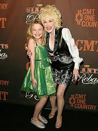 Image <b>Dakota Fanning</b> gets some lovin' from <b>...</b> Picture
