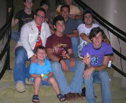 knows about Frankie Jonas. - via Daymix
